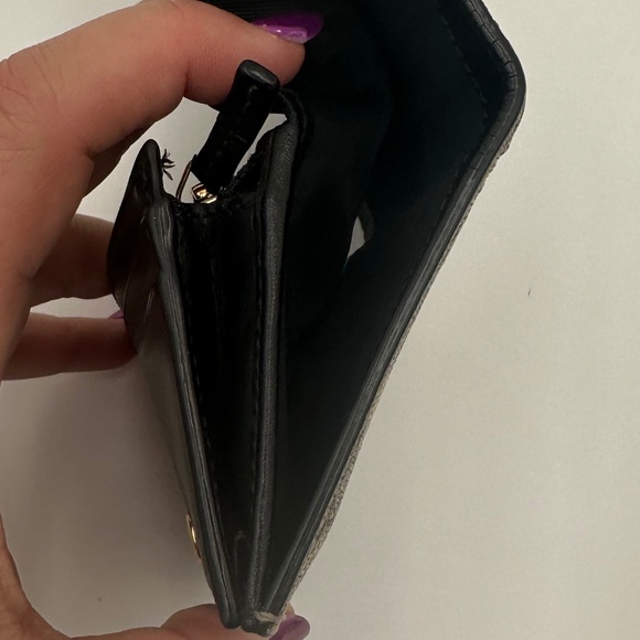 Gucci Bee Supreme Wallet - Picture 9 of 14